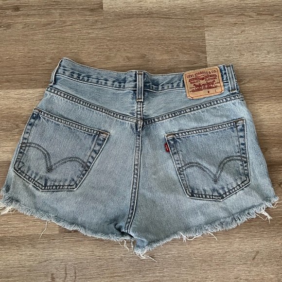 Levi’s cut off shorts - Picture 3 of 4